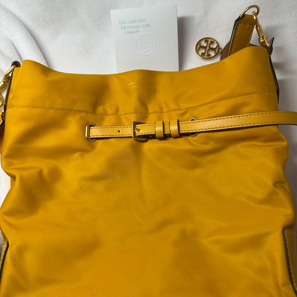Beyond excellent Tory Burch Perry nylon drawstr bucket bag-golden crest - Picture 3 of 9